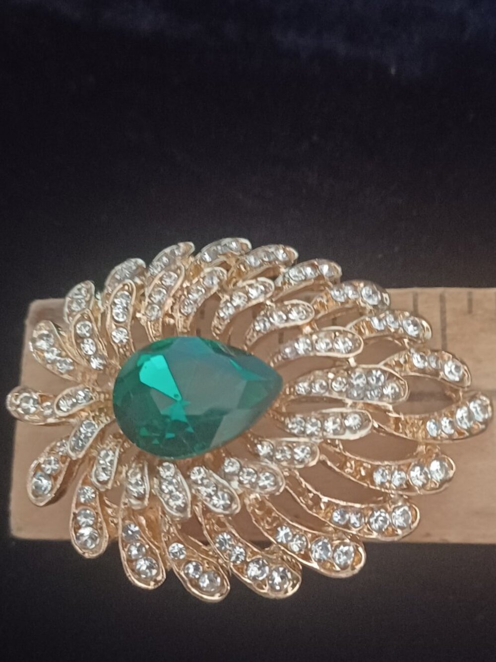 Elegant Green, and Clear Rhinestone Brooch - Picture 3 of 4